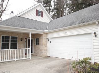 8713 Parkside Dr, Northfield, OH 44067