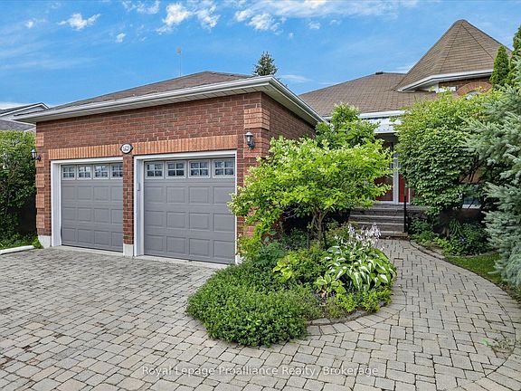 3rd image of 1423 Glenforest Cres