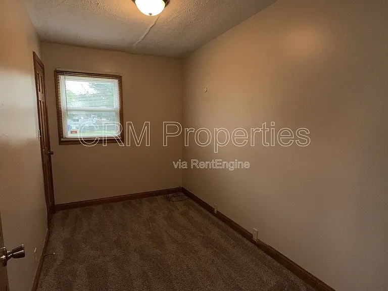 1504 N Philips St — Photo 12