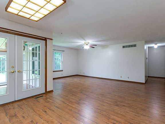 4th image of 2633 Elmwood Ct