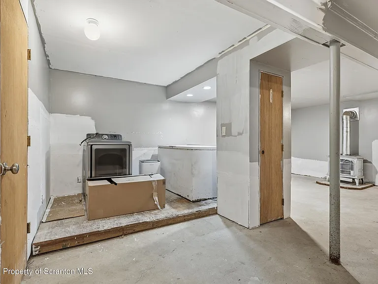 1379 Winding Way — Photo 32