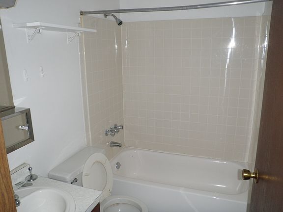 5th image of 2360 Ohio Ave APT 1