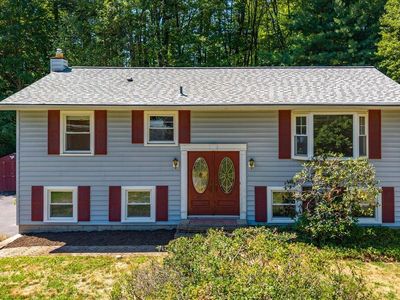 12 New Castle Road, Halfmoon, NY, 12065