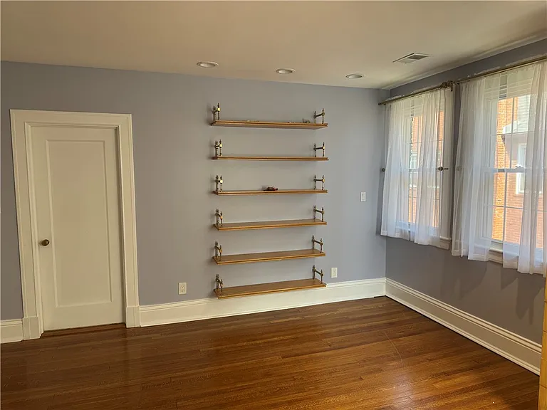 703 Saint James St — Photo 31