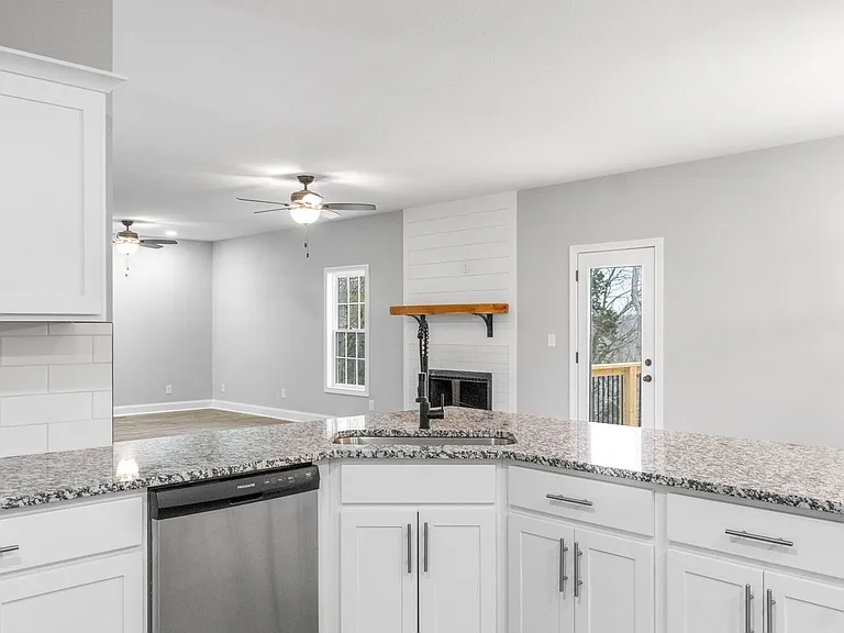 2129 Powell Rd — Photo 13