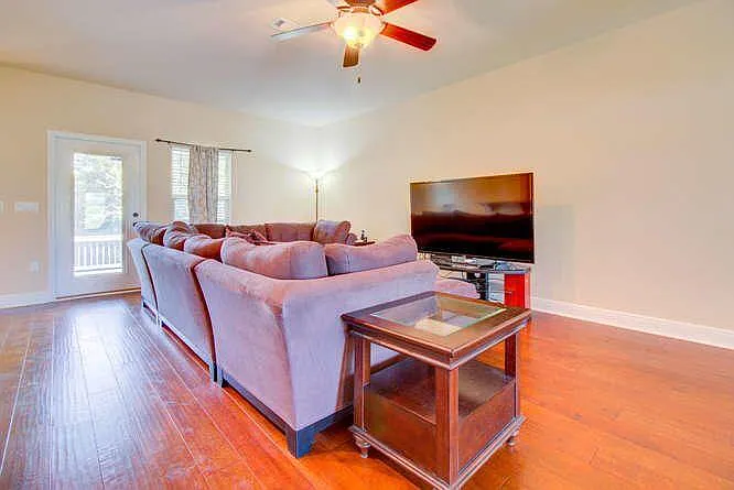 4 bed, 2104 sqft, $2,150 — Photo 4