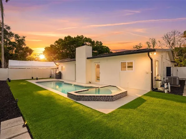 9554 86th Ave, Seminole, FL 33777