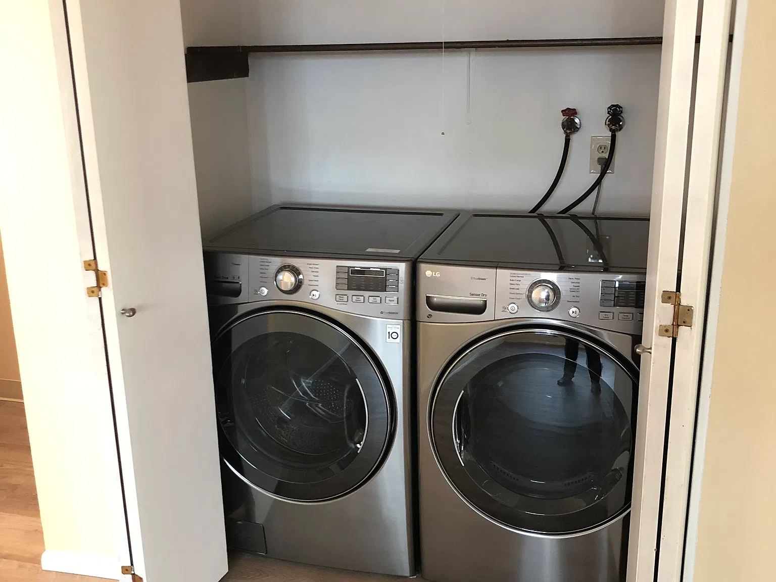 2 bed, 1250 sqft, $2,400 — Photo 3