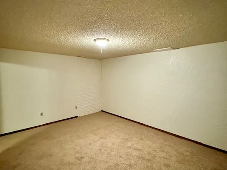 1605 W Koch St — Photo 18