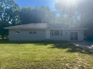 1952 N 30th St, Decatur, IL 62526