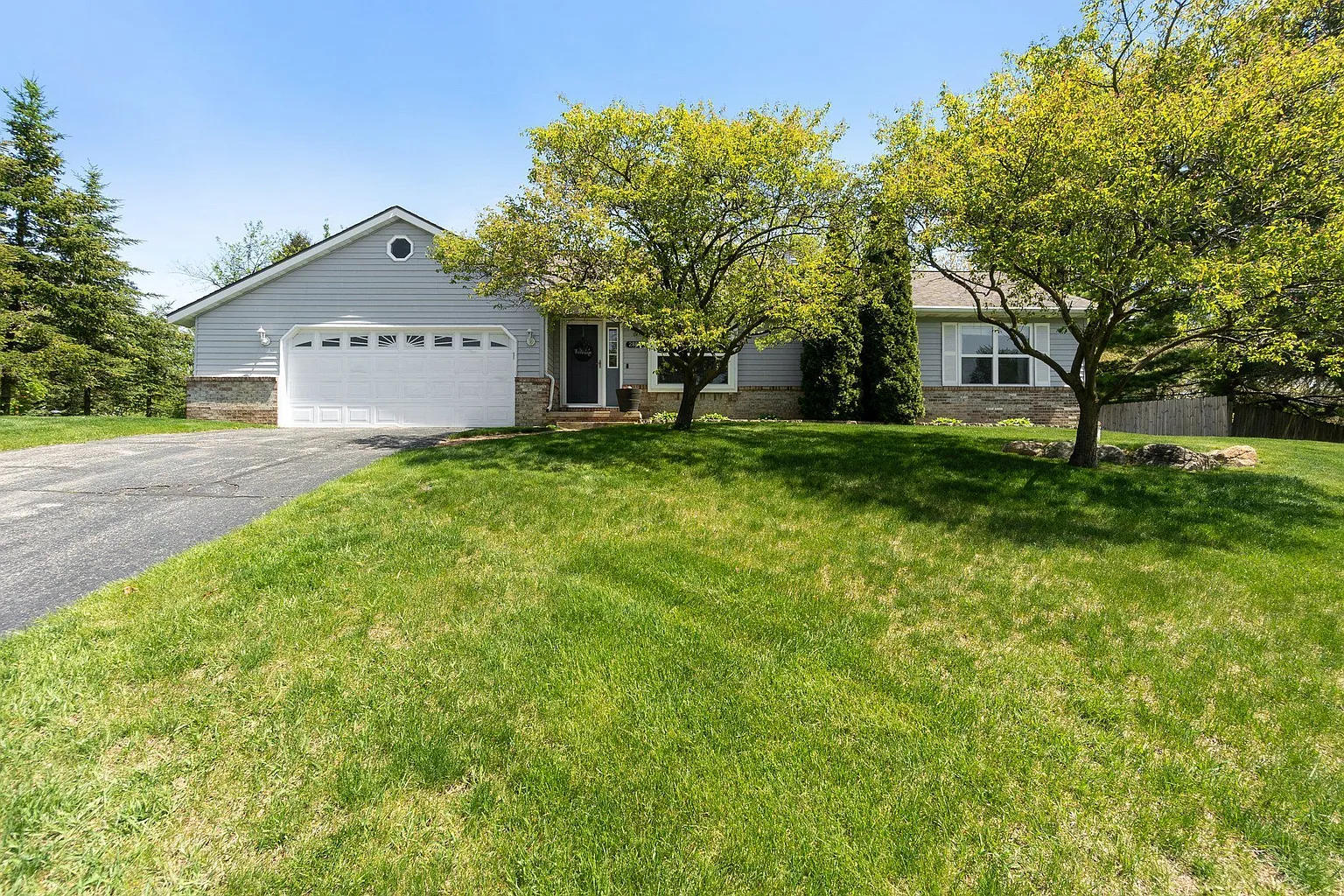 2880 Shady Hollow Dr photo 1