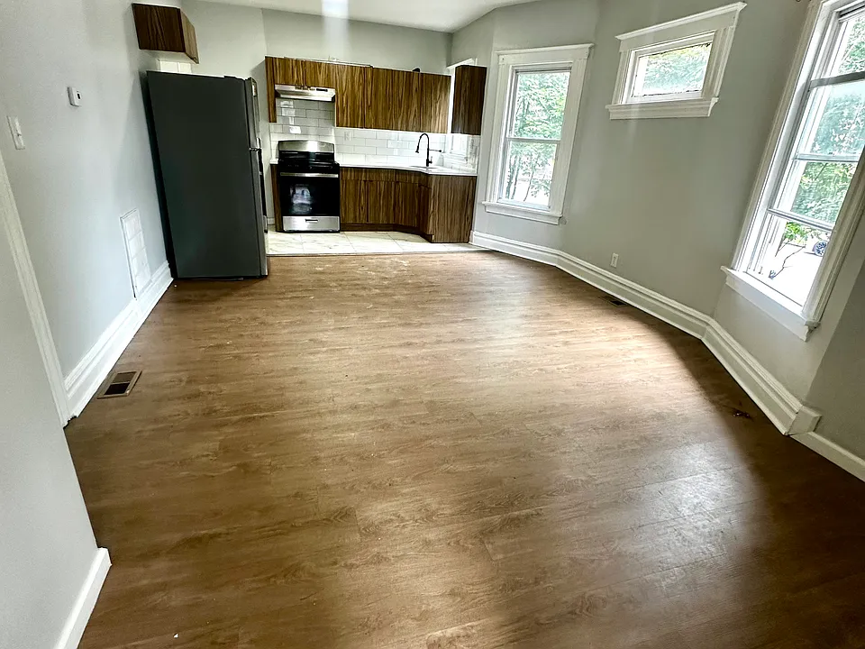 98 S Grove St #1