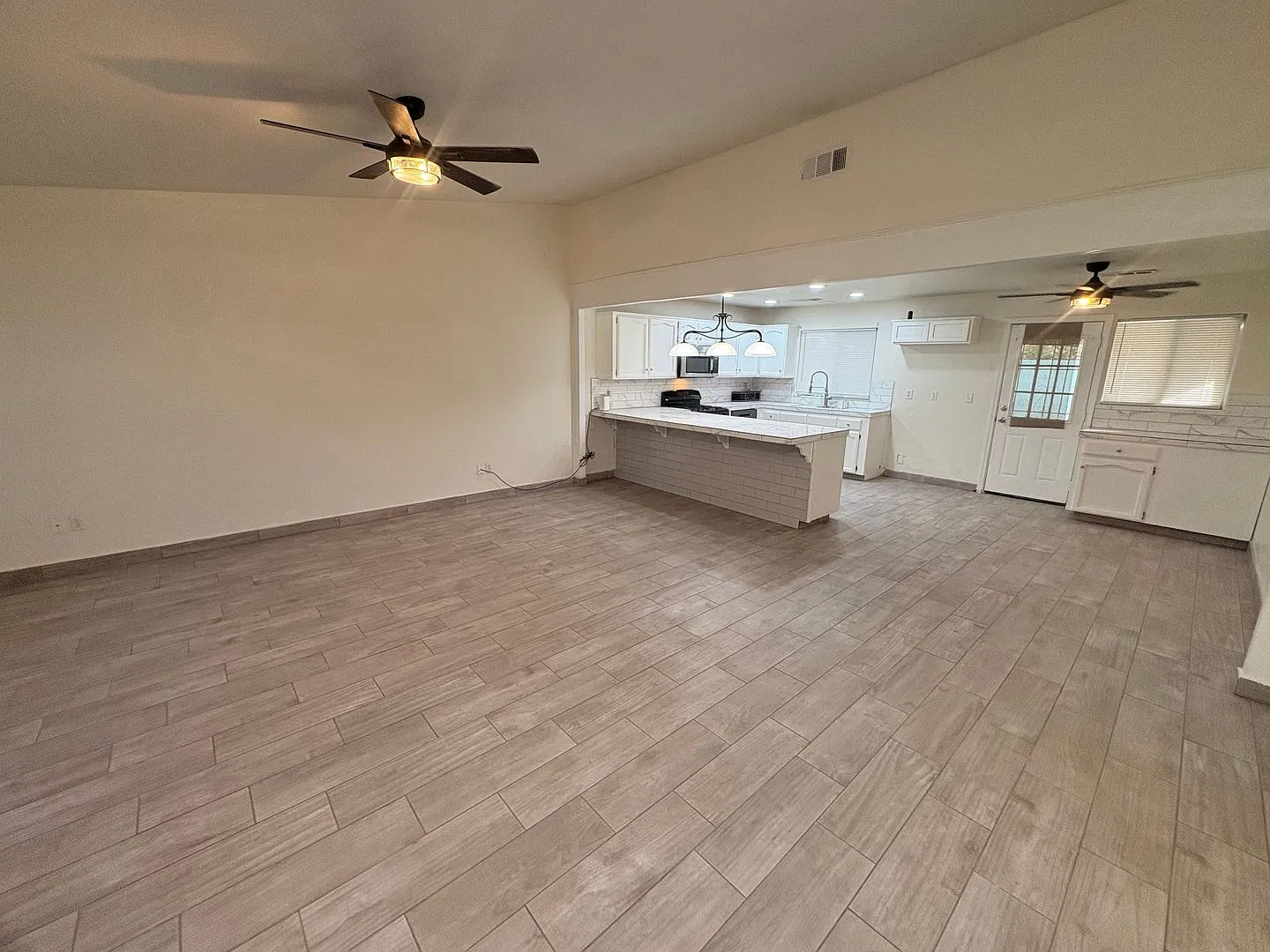 Cozy 4 bedroom, 2 bathroom home in Visalia — Photo 4