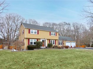 6 Foot Ct, Waterford, CT 06385