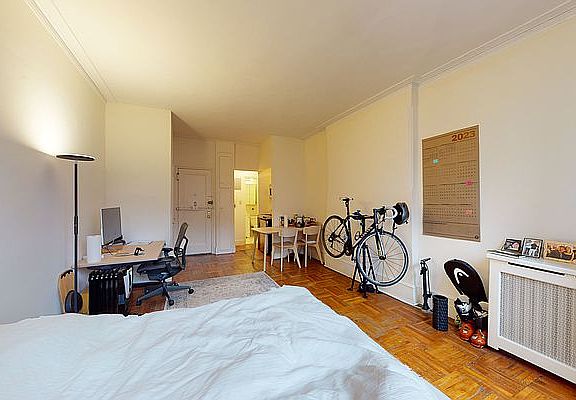 5th image of 116 W 69th St APT 5A