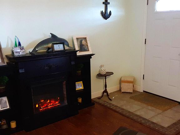 3rd image of 109 Robin Ave