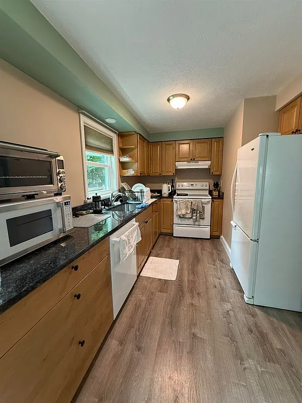 2 bed, 2.0 bath, 1342 sqft, $2,500 — Photo 2