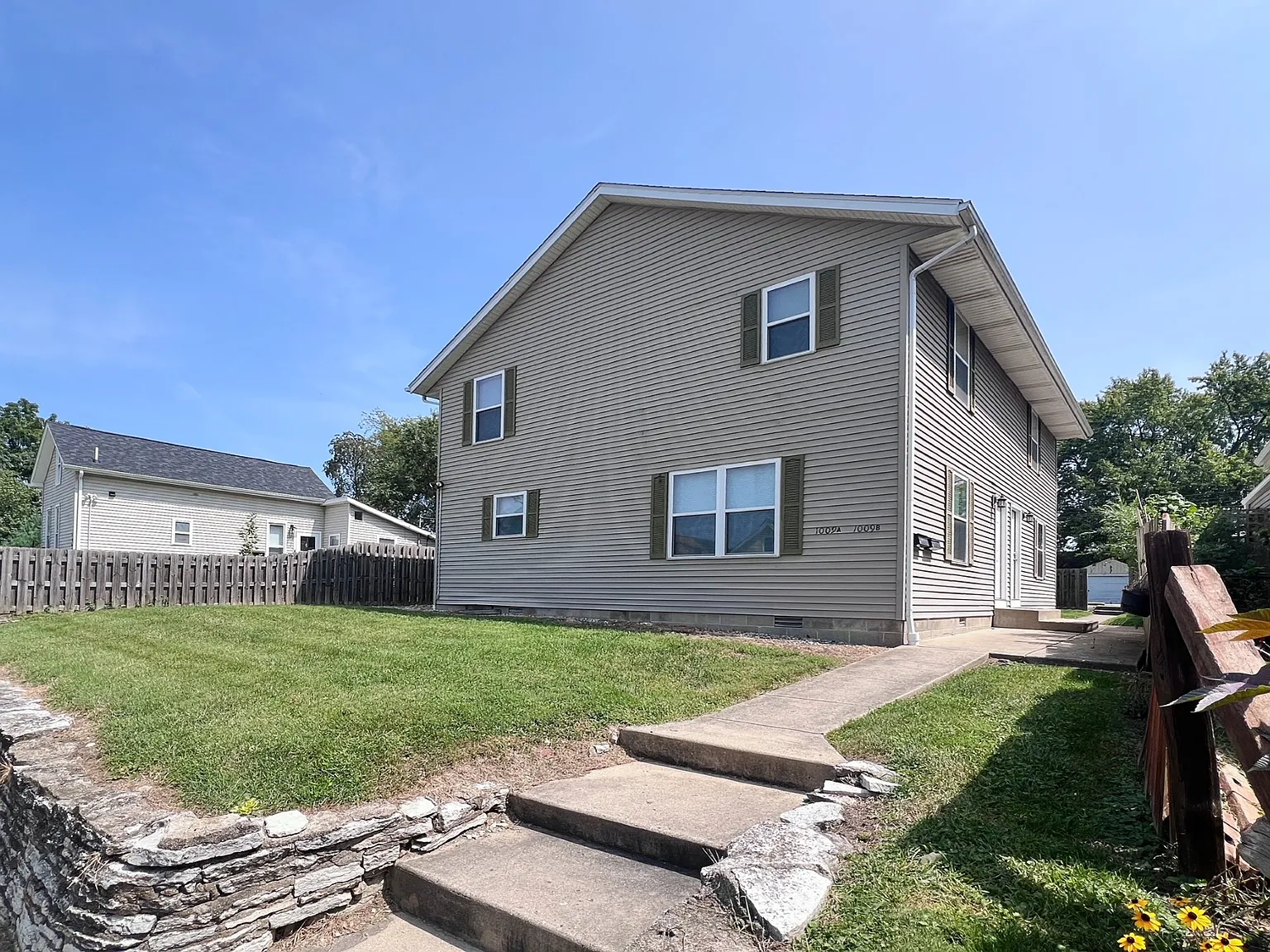 3 bed, 2.5 bath, 1120 sqft, $1,375 — Photo 1