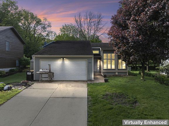 2nd image of 826 Northland Pl NE