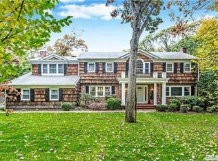 27 Buttonwood Dr, Dix Hills, NY 11746