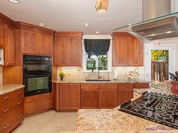 3rd image of 3568 Bancroft St