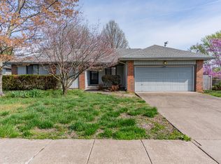 4825 W La Siesta St, Springfield, MO 65802