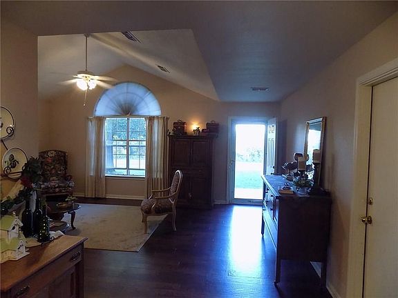 5th image of 210 Salt Creek Dr