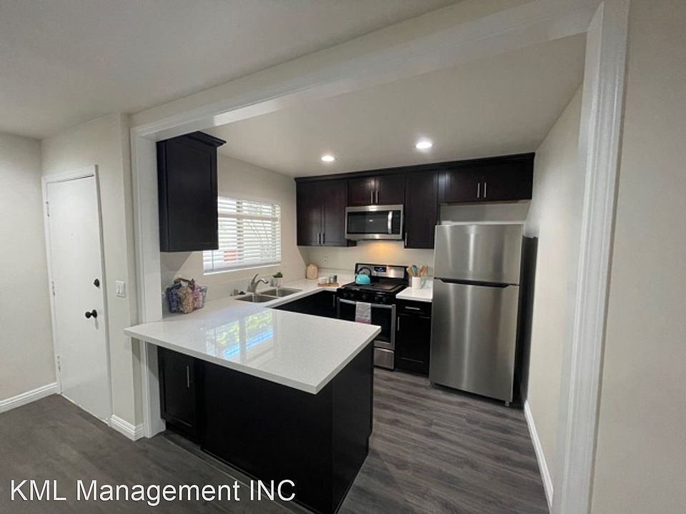 1st image of 160 S Michigan Ave APT 204