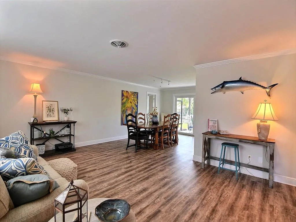 3 bed, 2086 sqft, $12,000 — Photo 3