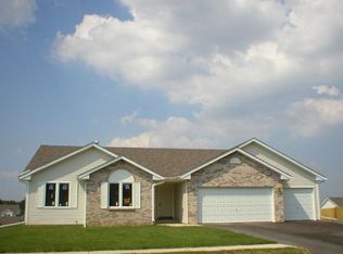 4558 Woodcrest Ln, Roscoe, IL 61073