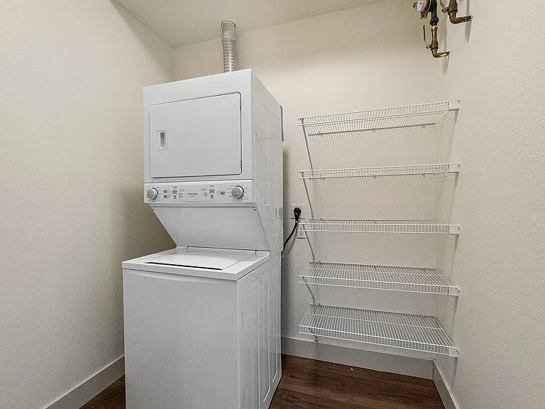 12-web-or-mls-1210 N 152nd St unit 215 Shoreline-S2606-012