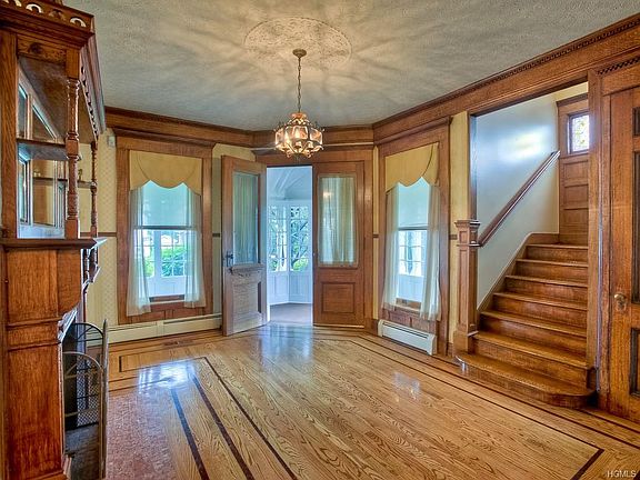 4th image of 160 Wisner Ave
