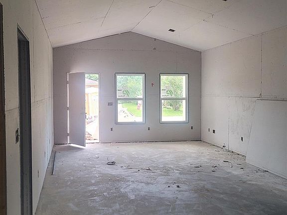 4th image of 7961 Perth Ave