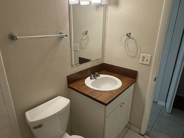 3206 W Azeele St #100 — Photo 16