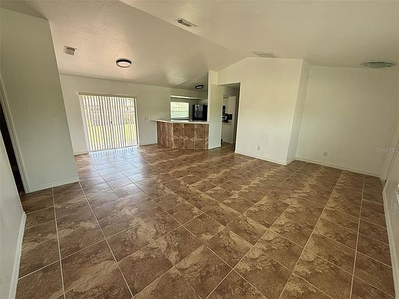 5th image of 2723 Yacolt Ave