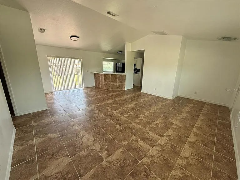 2723 Yacolt Ave — Photo 5
