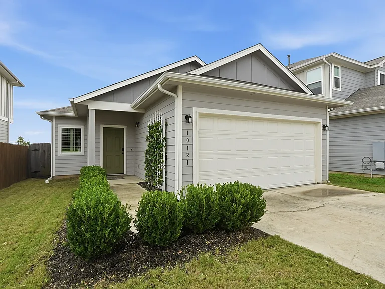 10121 Forest Grove Dr — Photo 1