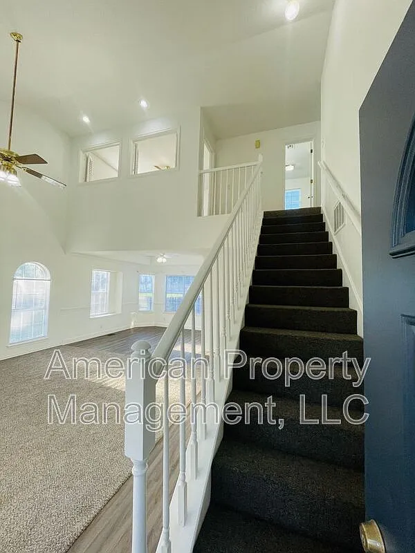 3 bed, 2.5 bath, 2258 sqft, $2,250 — Photo 4