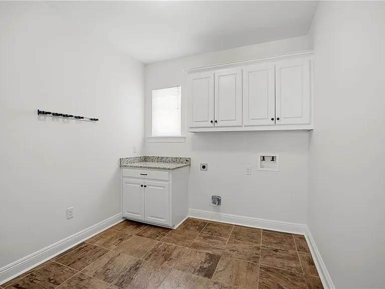 8929 Greenleaves Dr — Photo 20