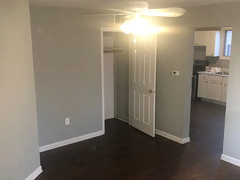 453 N Gentry St — Photo 2