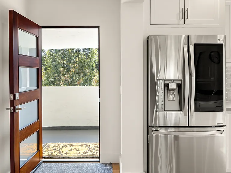 813 E Anapamu St #Penthouse B — Photo 2