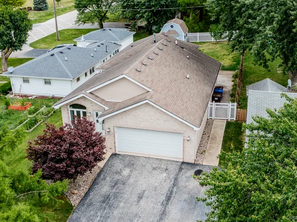 643 Catalpa St, Beecher, IL 60401