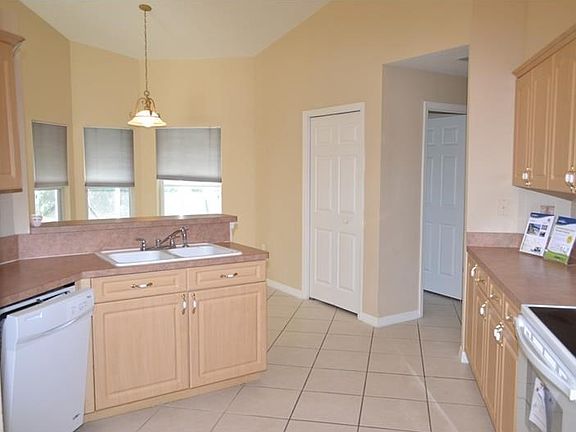 5th image of 3247 Glenwood Cir