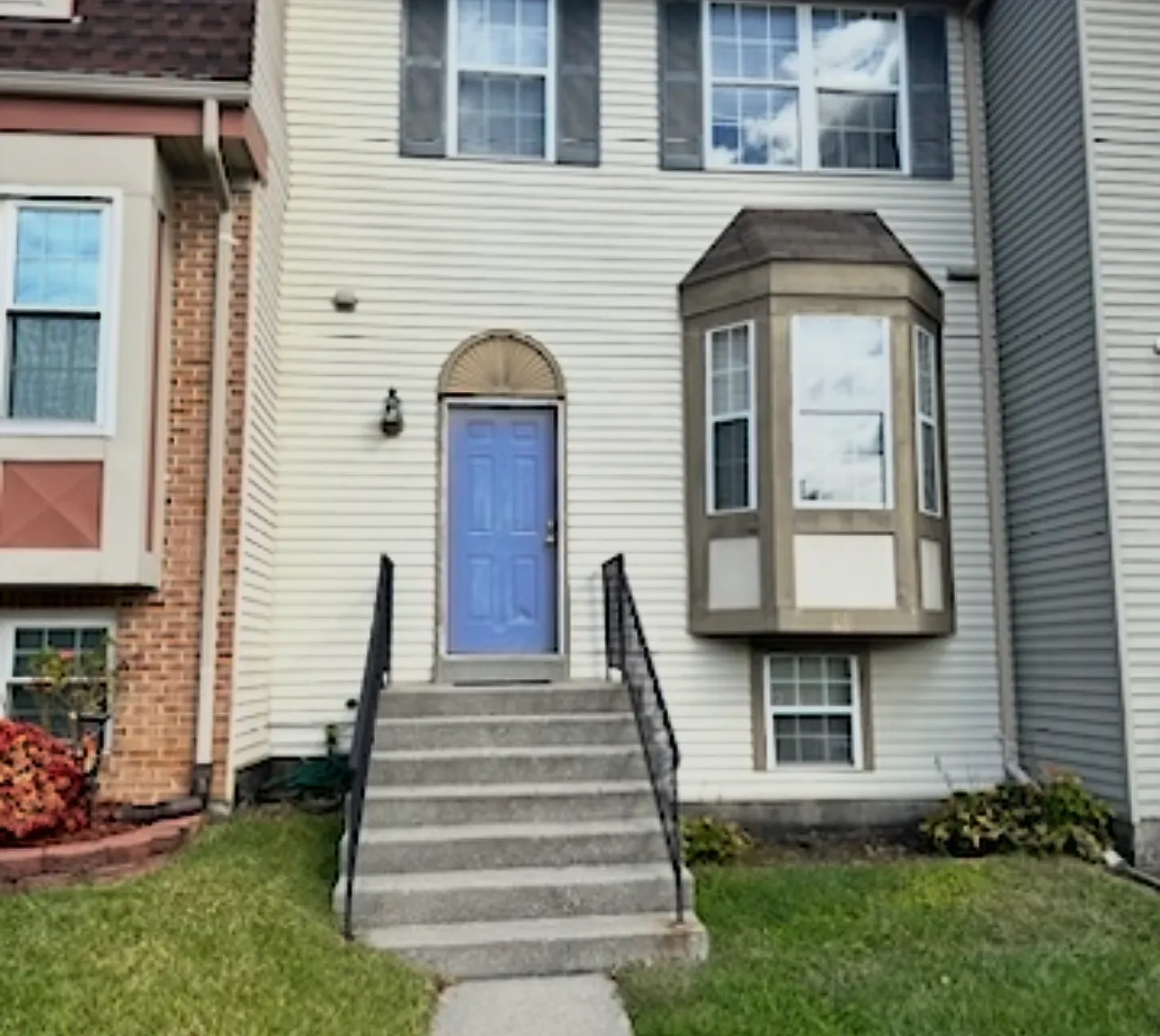 3 bed, 1.5 bath, 1200 sqft, $2,500 — Photo 1