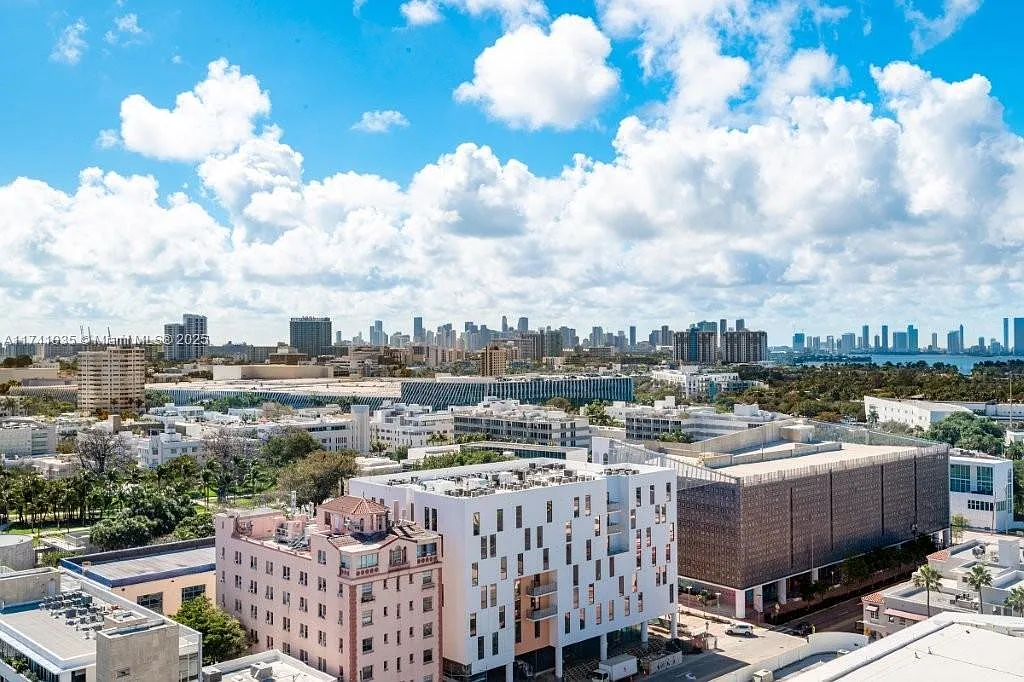 Roney Palace Condo — Photo 1