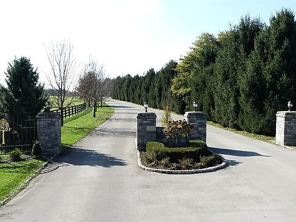 2nd image of 6150 Hiddenaway Ln