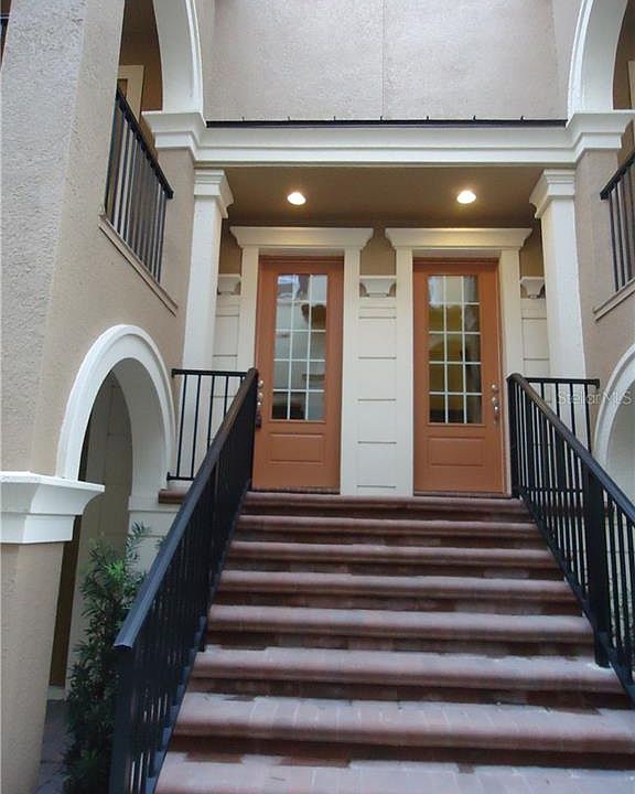 1st image of 936 Lobelia Dr