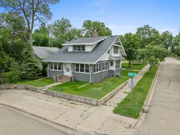 621 Main St S, Minot, ND 58701