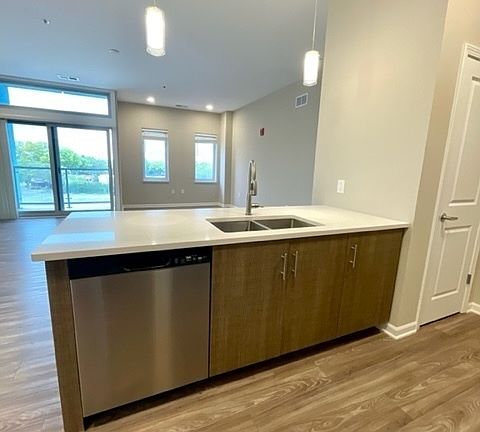 4th image of 3422 Broadway Blvd #203