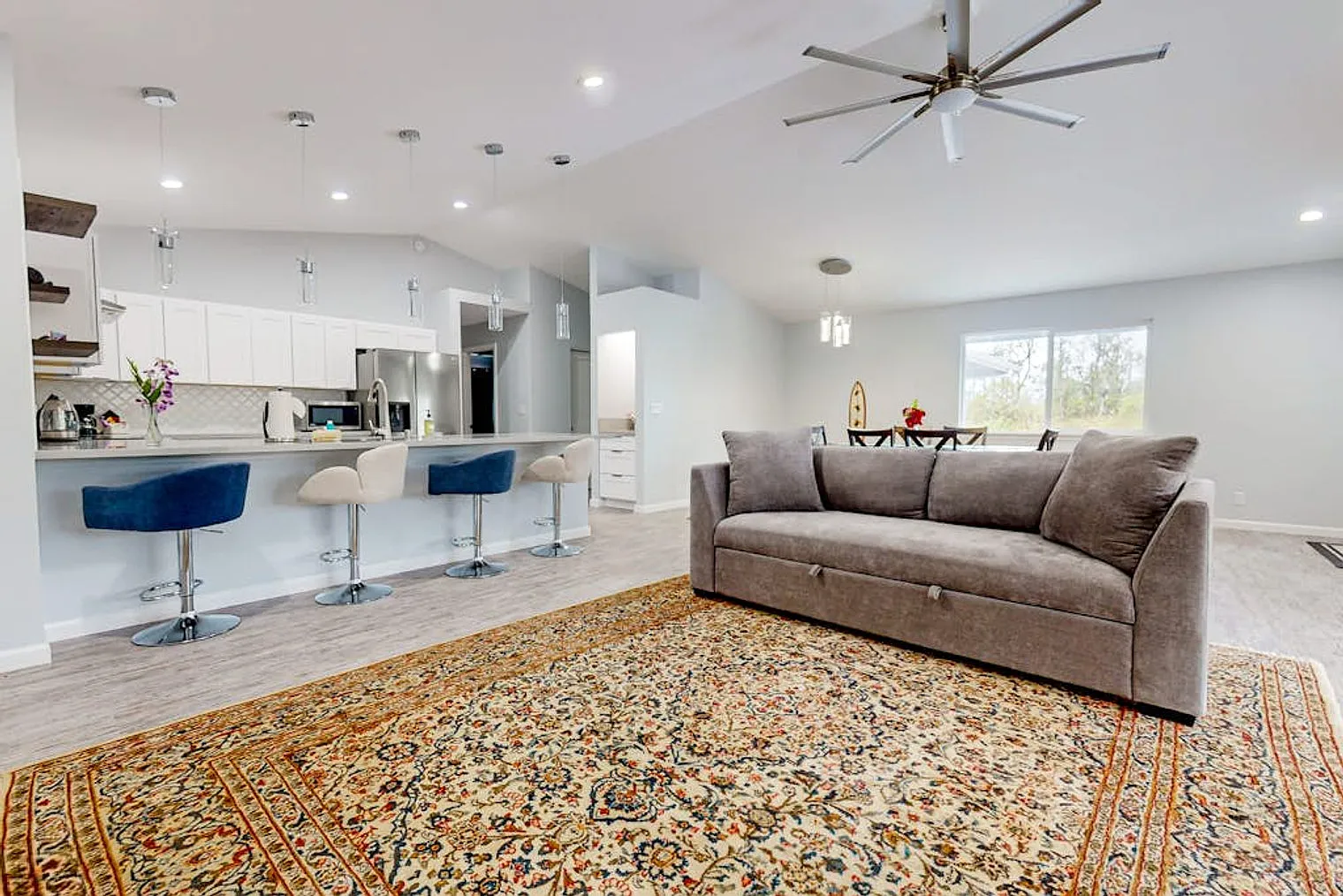 4 bed, 2.0 bath, 1194 sqft, $3,861 — Photo 2